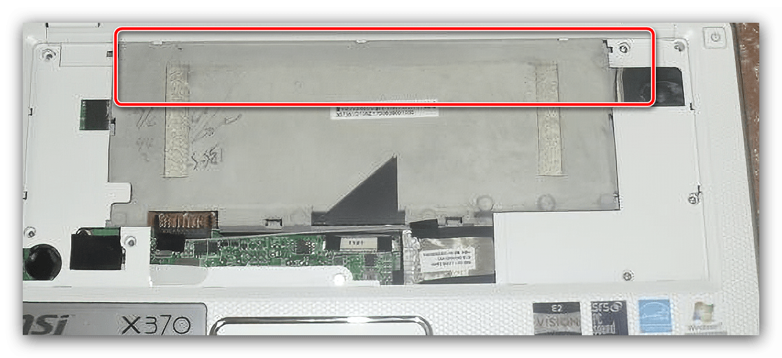Снять защёлки верхней панели для разборки ноутбука MSI X370 MS-1356