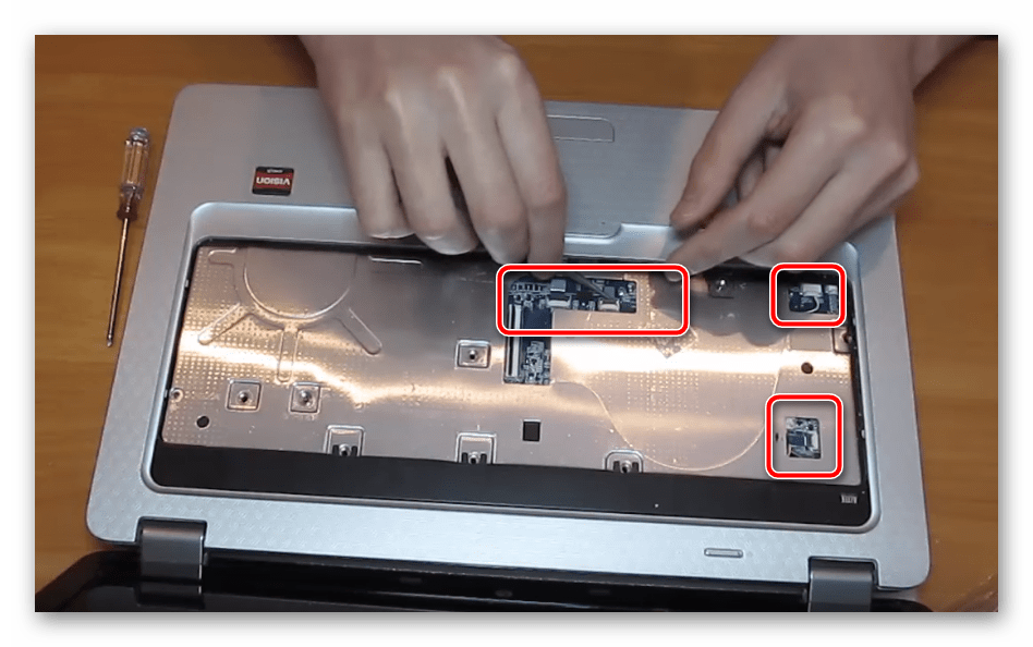 Отсоединение шлейфов на ноутбуке HP G62