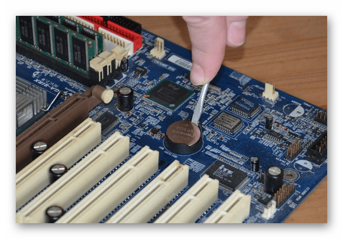 Сброс настроек BIOS с помощью извлечения CMOS батареи