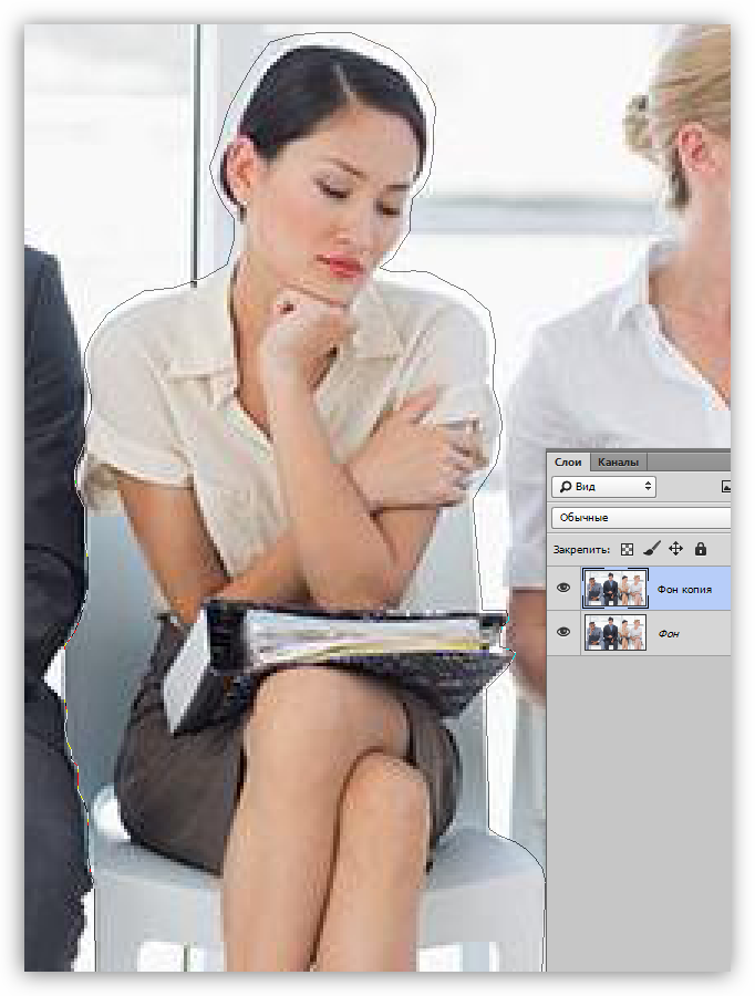 Создание контура выделения для удаления человека с фотографии в Фотошопе